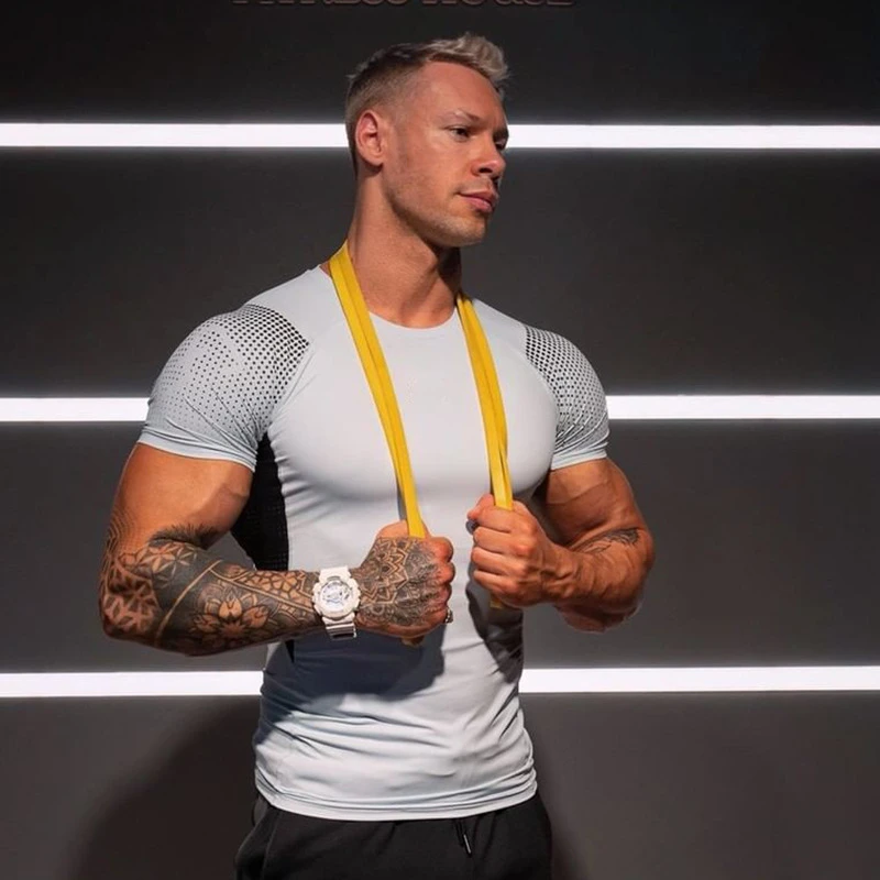 

2019 men T-Shirt Fitness Slim fit Shirts Short sleeve Cotton clothes Fashion Leisure O-Neck Breathable printed Tee