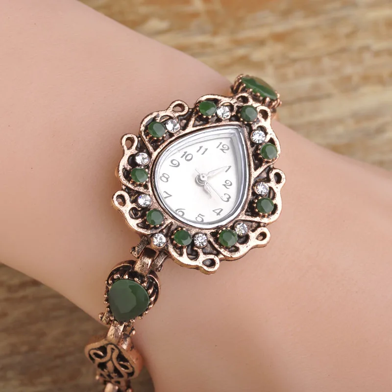 

Madrry Retro Vintage Heart Quartz Watches Bracelet Antique Gold color Esmeralda Resin Relojes Mujer Pulseira Clock Accessories
