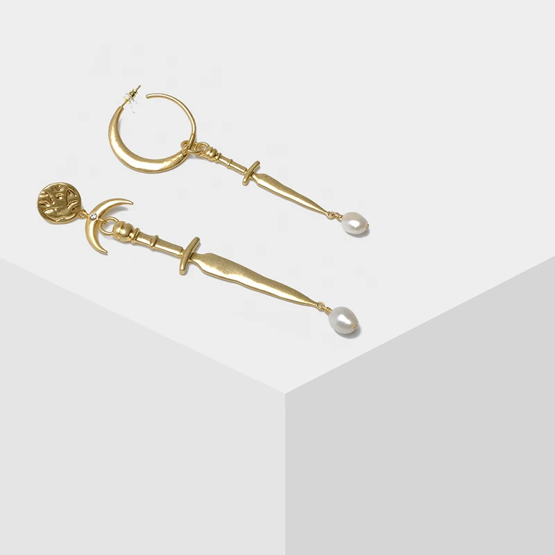 

Amorita boutique Asymmetrical moon sword pearl earrings