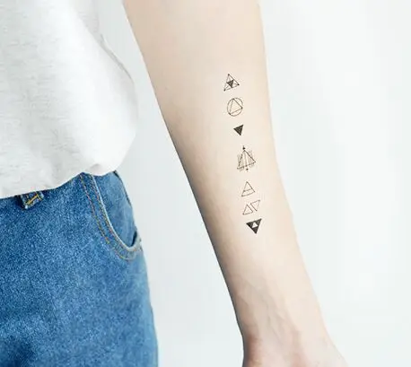 L Originale Tatuaggio Adesivi Impermeabili Un Mucchio Di Piccolo Triangolo Semplice In Bianco E Nero Tattoo Sticker Waterproof Tattoo Stickerwaterproof Tattoo Aliexpress