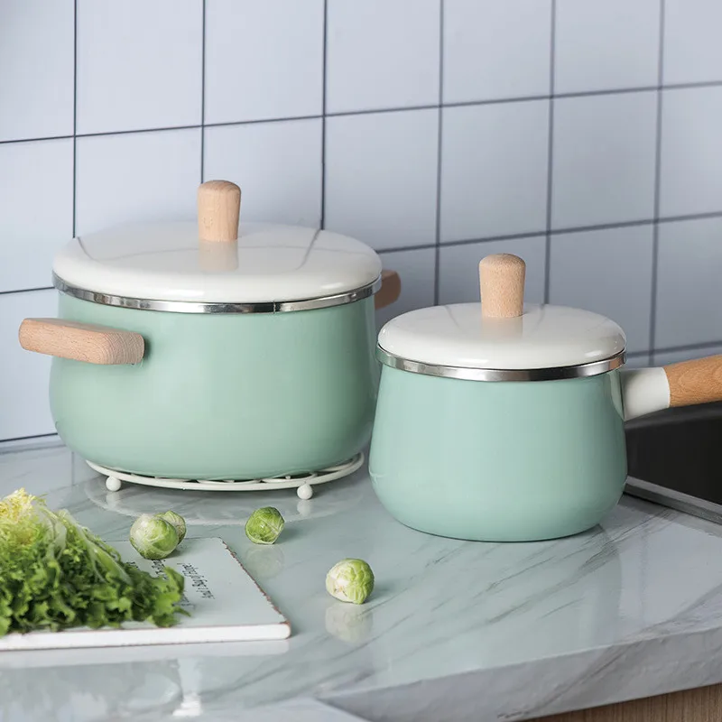 

Porcelain Enamel Milk Soup Pot With Wooden Handle 1.8L/3.3L 28.5 CM 30 CM Baby Food Soup Pot Induction Cooker Gas Stove Cooker