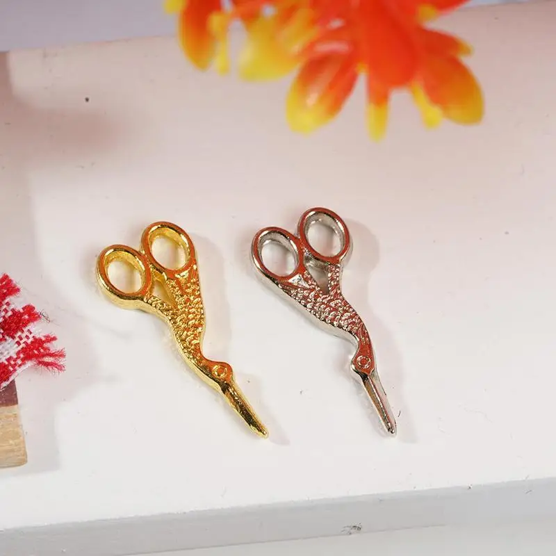 

1:12 Scale Dollhouse Mini Scissors Miniature Doll Simulation Model Accessories Metal Shears Two Colors Exquisite Dollhouse Decor