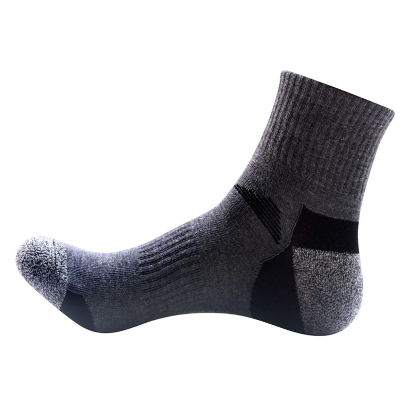 4Stitching Color Men's Socks Middle Tube Breathable Sport Socks for BasketballClimbing Hiking Anti-Bacterial Deodorant Male Socks