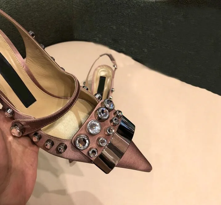 Розовые атласные туфли-лодочки с острым носком, украшенные кристаллами и металлическими стразами женские туфли-лодочки на среднем каблуке с вырезами модная обувь г. Туфли-лодочки женские модельные туфли