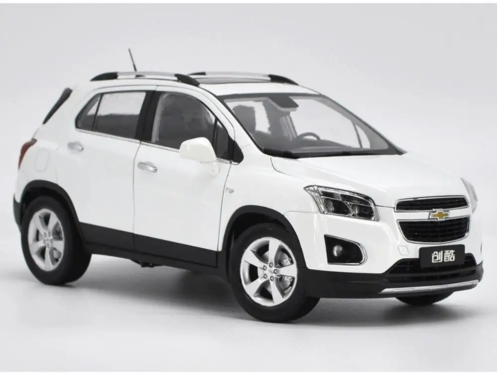 

1/18 Scale Chevrolet Trax White Diecast Car Model Collection Gift
