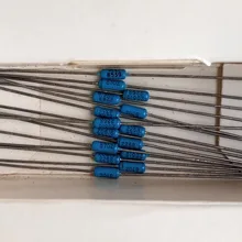 И 226R цвет небесно-синий Дейл 1/4 Вт 0,25 Высокая точность 1% металлического пленочного резистора может быть заменен на 230R