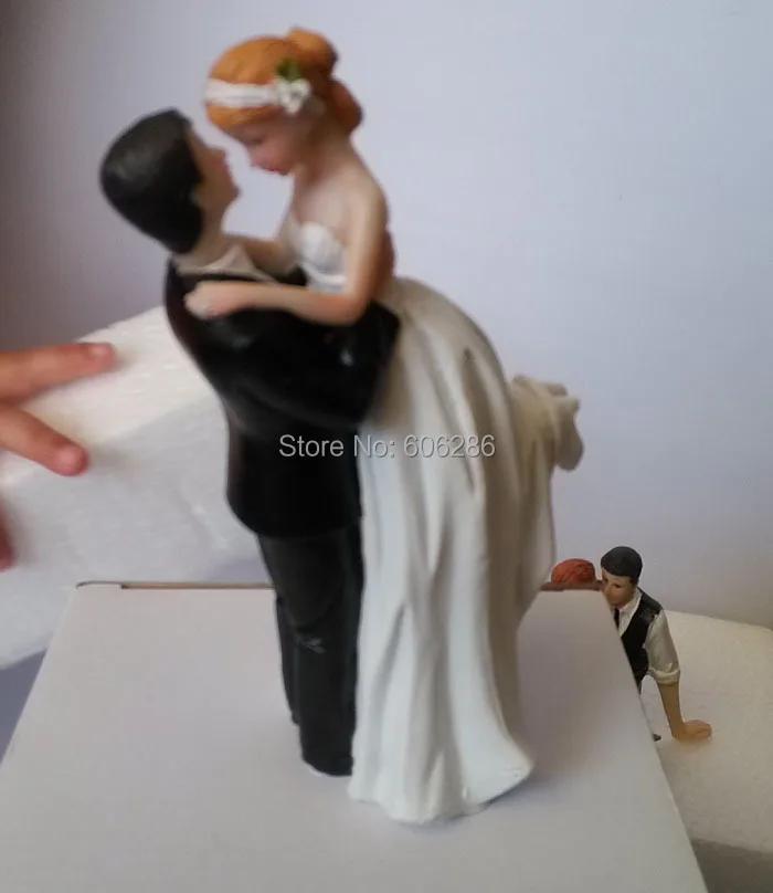 

Wholesale 20pcs/LOT Party Decor Resin Bride and Groom Couple Figurine for Wedding Doll Cake Topper