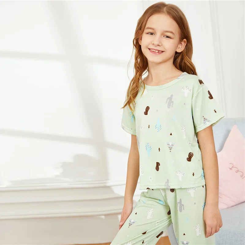 SHEIN/детский зеленый топ с принтом кактуса и штаны; одежда для сна для девочек; детский пижамный комплект; коллекция года; милые пижамы с короткими рукавами для девочек