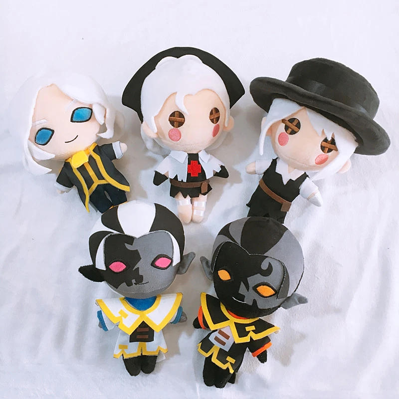 アニメゲーム人形アイデンティティvドクターエミリー染色機庭師エマ森ブラインドガールコスプレ小道具のおもちゃぬいぐるみ漫画の人形ギフト Mascot Aliexpress