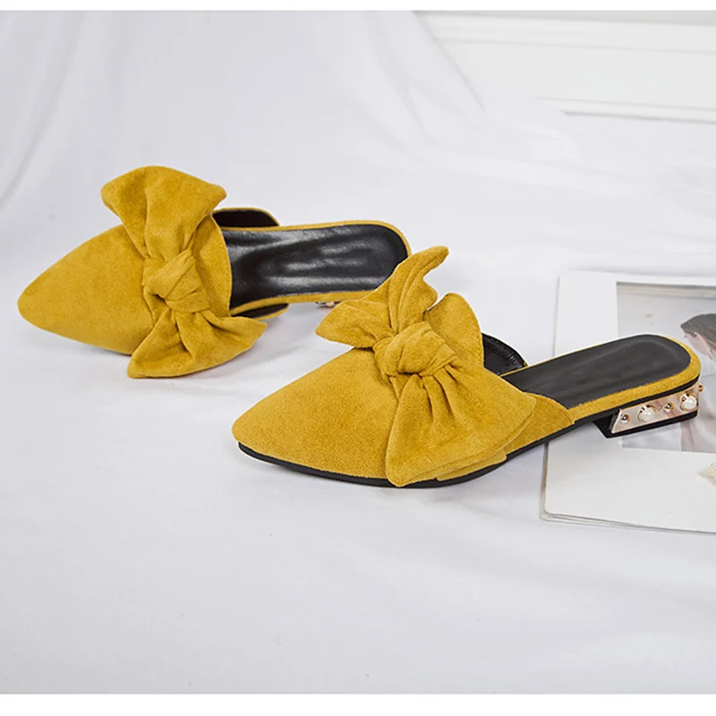 Осенние женские тапочки с острым носком; замшевые туфли с бантом, жемчугом, металлическим квадратным каблуком; женские шлепанцы без застежки; модная женская обувь для улицы; A271