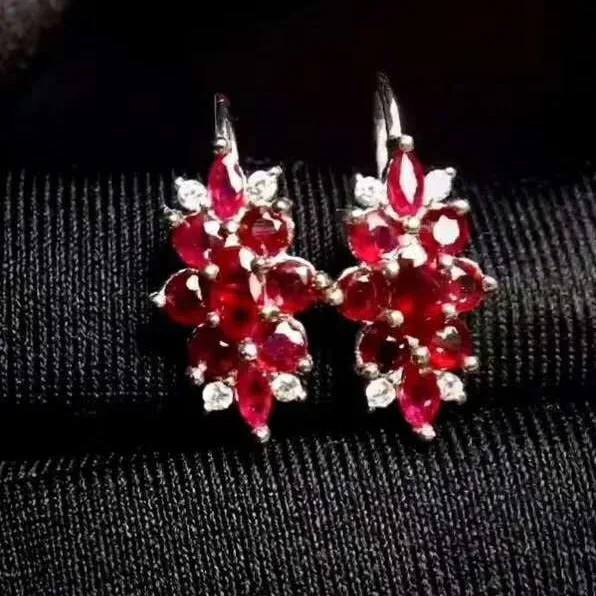 

Pure natural Burma no fire pigeon blood ruby eardrop. No fire dove red ruby. Specifications: 3x3mm! 3x5mm! 2X4MM! Pure silver pl