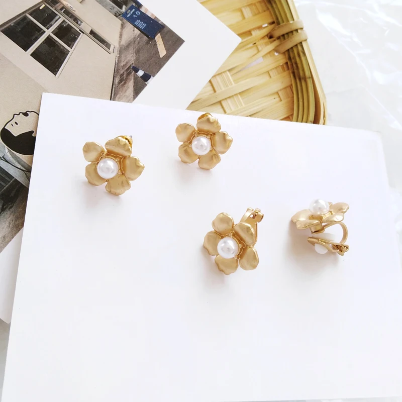 

Free Shipping Cute Flower Elegant Pearl Earring