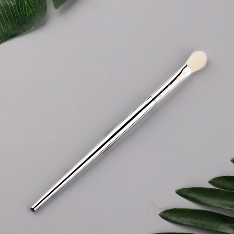 

It Cosmetic Big Eyeshadow Brush Silver Chromed Synthetic Eye shadow Colored Blending Makeup Brush