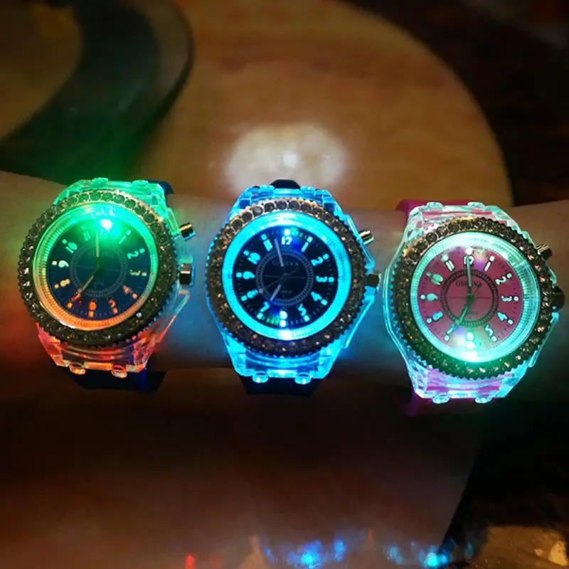 

Fashion LED Luminous Lights Electronic Watch Hot Women Men Quartz Wirst Watch Casual Student Clock Watch for Kids Students Gift