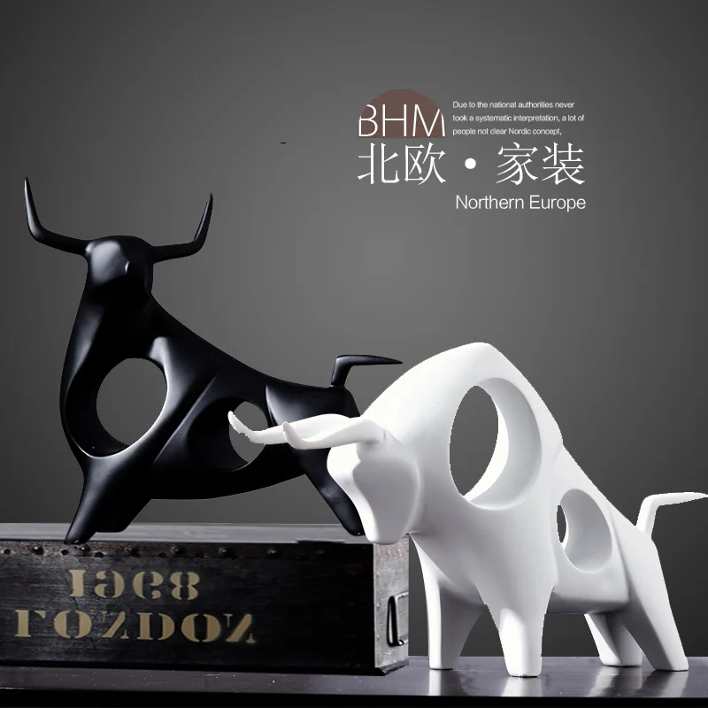 

Nordic Minimalist Black and White Ceramic Sculpture Bullfight Crafts Office Ornaments Abstract Home Furnishing Cattle Cabinet