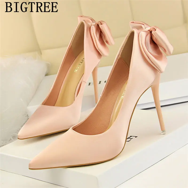 pink wedding shoes for bride