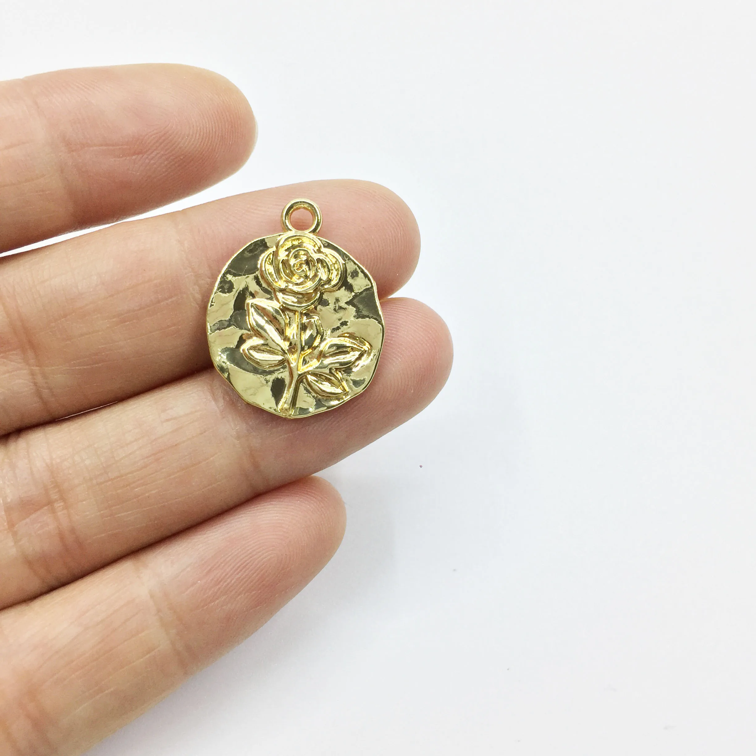 

Eruifa 20pcs 18mm Hot sell Rose Flower Coin Brass Charms Pendant necklace,earring jewelry DIY handmade Gold Lead/Nickle Free