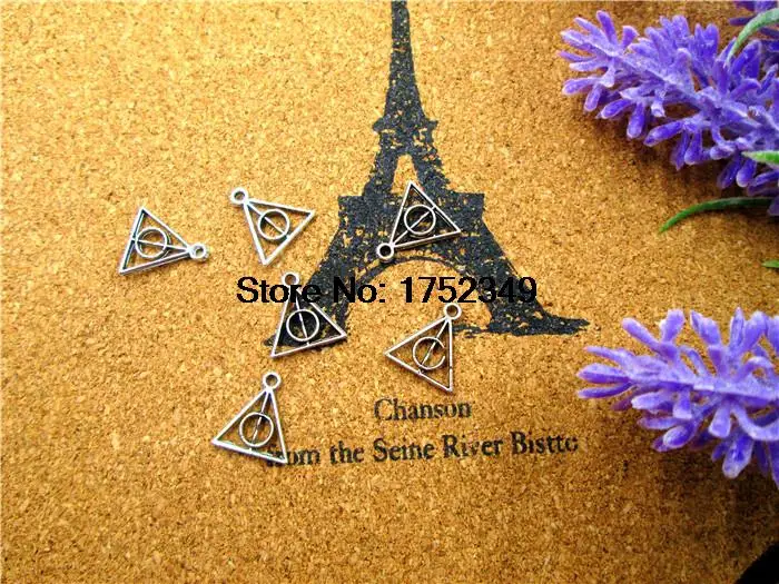 

60pcs--Triangle Charms, Antique silver Mini Triangle Charm Pendants, jewelry making 13X13mm