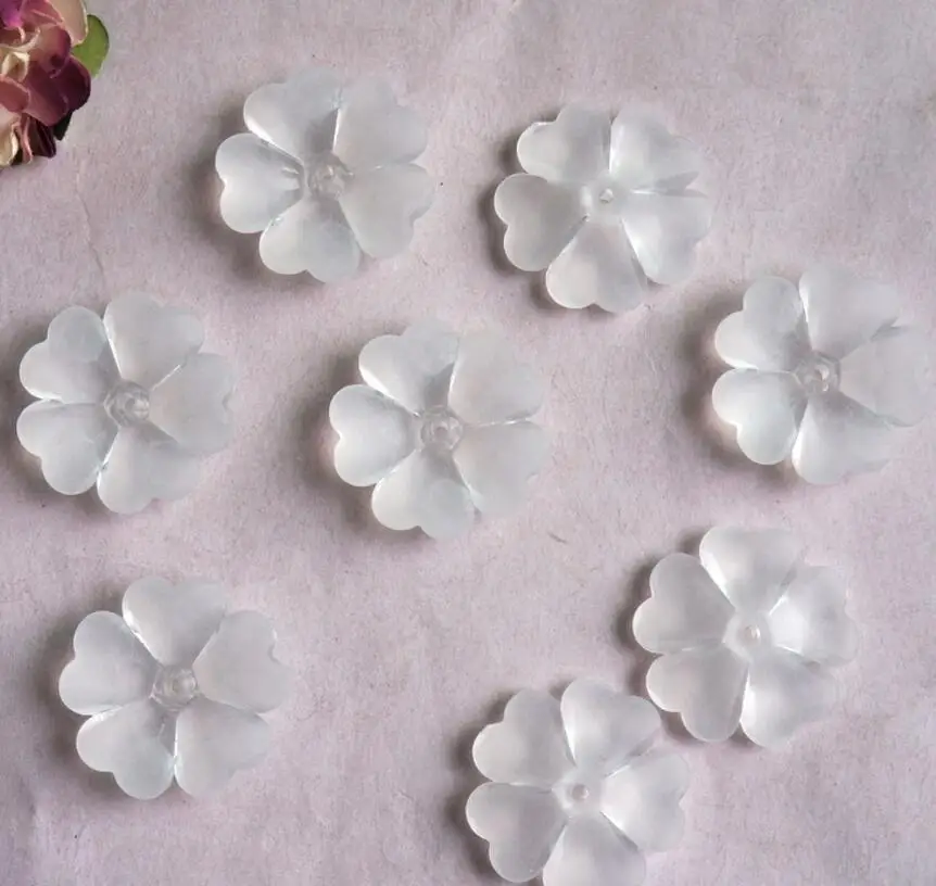 Buy 200pcs 28mm Beautiful Acrylic White Flower Beads
