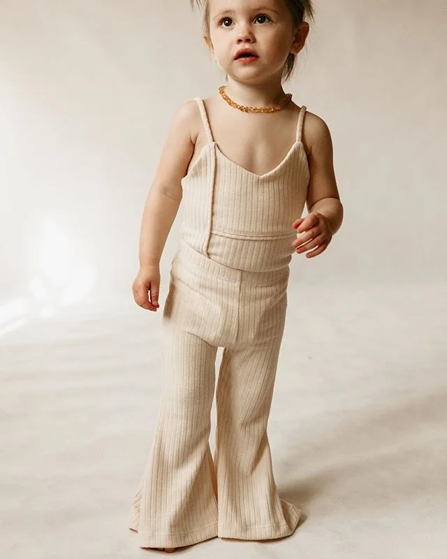 Комплект модной детской одежды, одноцветные костюмы для новорожденных боди для маленьких девочек топ без рукавов+ длинные брюки-клёш, комплекты со штанами