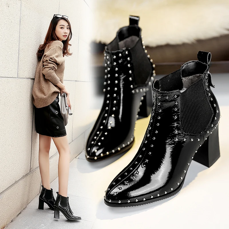 

18 years new short boots with rivet beef patent leather