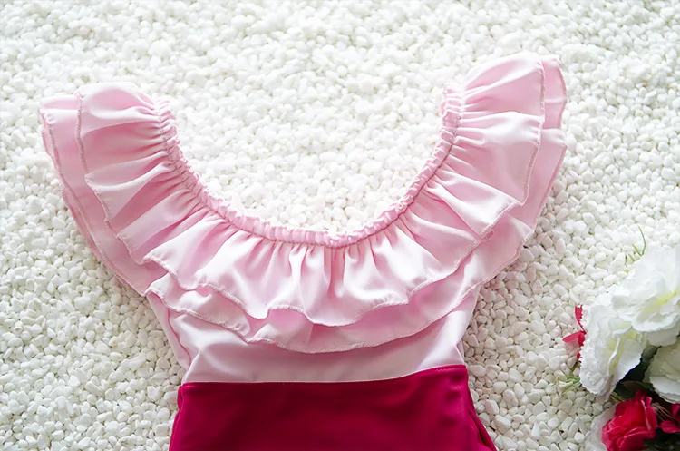 Новое платье для девочек с оборками купальный костюм, купальники+ Шапки комплекты из 2-х предметов изящная Одежда для маленьких девочек розовый Плавание по оптовой цене