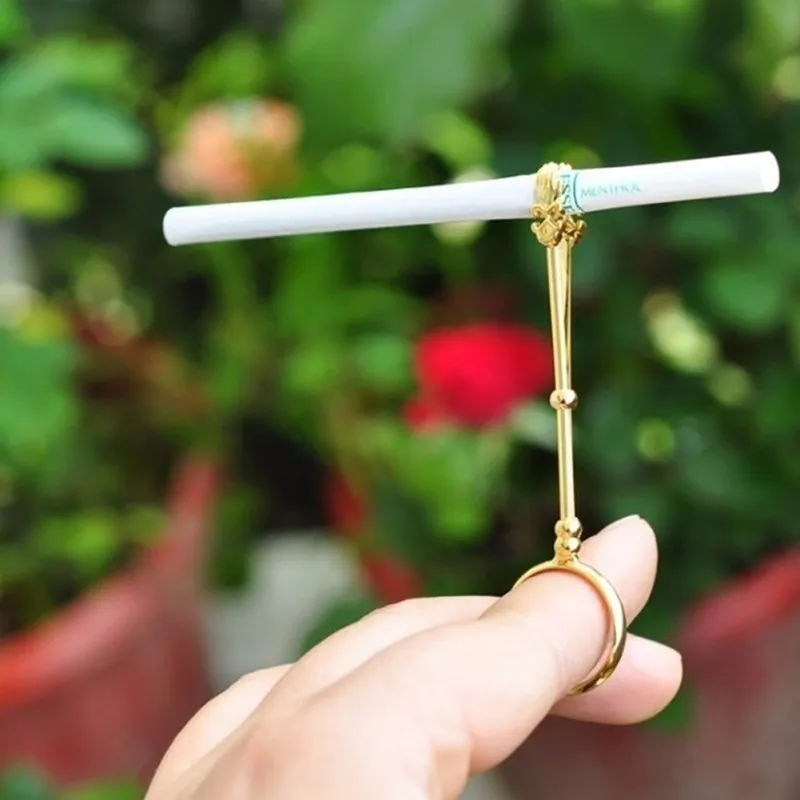 

Cigarette Holder Ring Rack Vintage Metal Finger Clip Women Men Slim Cigarettes Smoking Accessories Smoker Gifts
