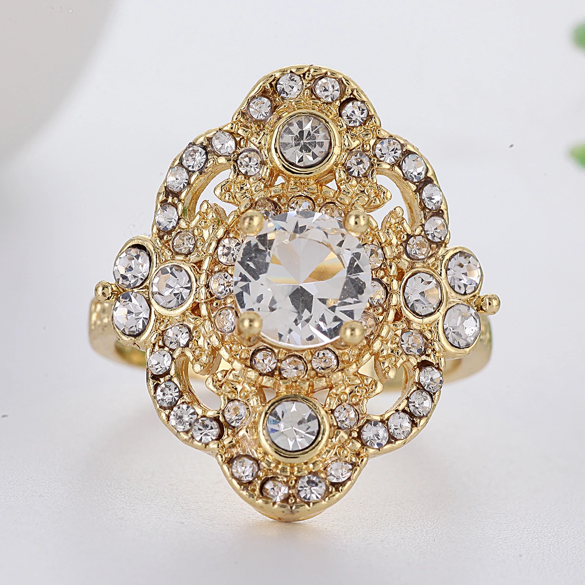 

Flower Gold Color Zircon Rings for Women Luxury Jewelry Elegant Ladies Ring Wedding Engagement Ring Femme Bijoux O5C140