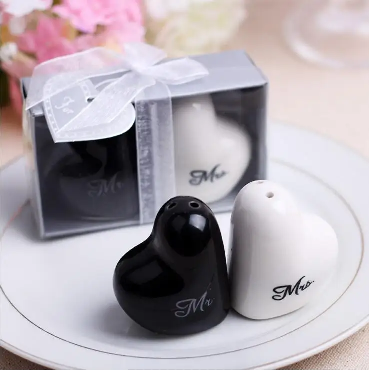 

Hot Heart Shaped "Mr&Mrs" Salt And Pepper Shaker Wedding Gifts For Guest Party Decoration Supplies
