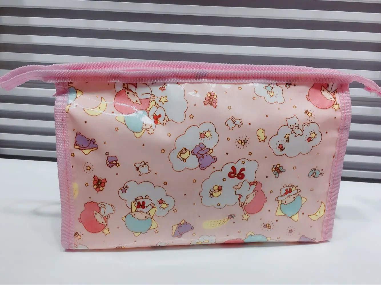 

Powder powder and lovely cartoon little twin stars duo of cosmetic bag to receive bag with the rainbow
