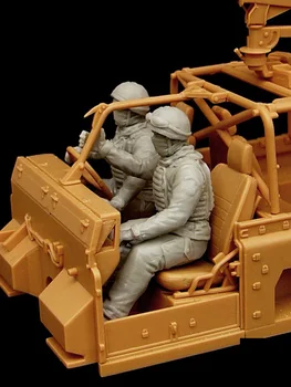 

Assembly Unpainted Scale 1/35 British driver and Defender soldiers figure Historical Resin Model Miniature Kit