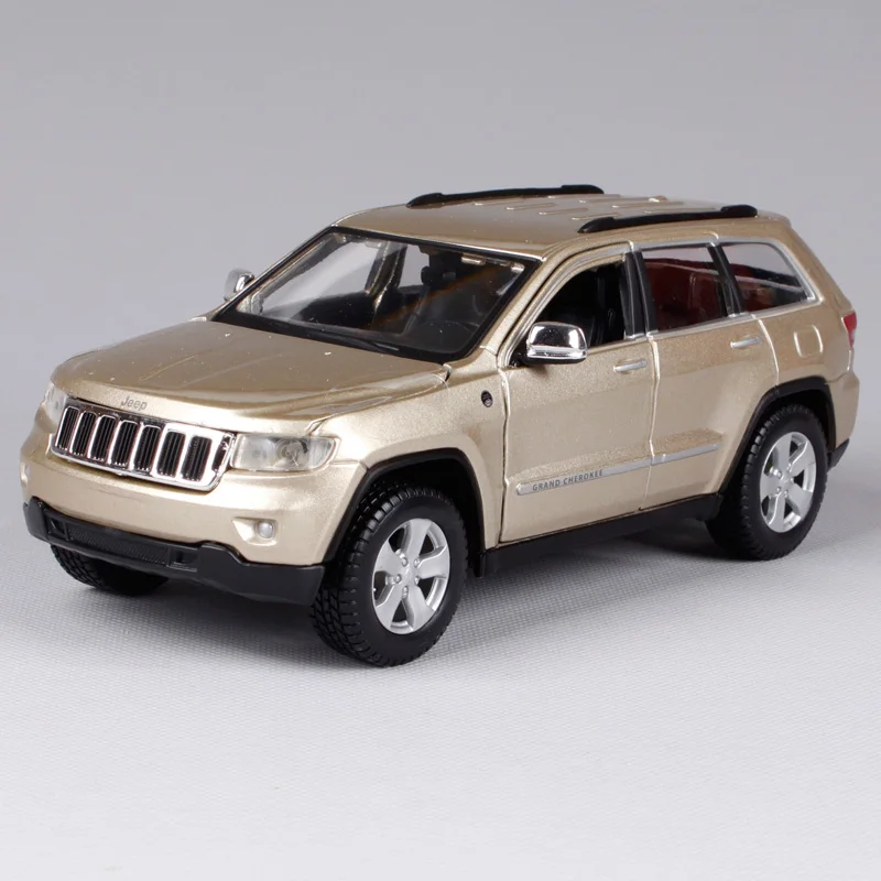 Maisto 1:24 Jeep Grand Cherokee SUV литая модель Модель автомобиля игрушки Новый в коробке
