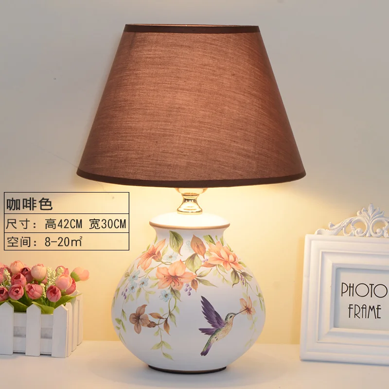 Китайская керамическая тканевая художественная настольная лампа для учебы, гостиной, спальни, прикроватная лампа для дома, простая настольная лампа в деревенском стиле, фарфоровые светильники - Цвет абажура: A