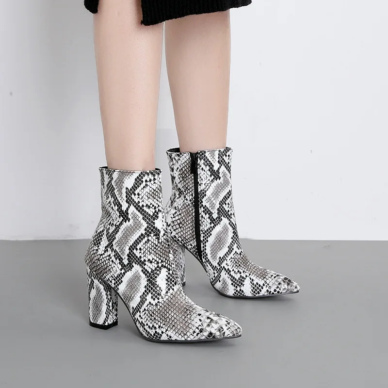 

2019 Fashion Ankle Snake Print Design Women's Boots Pointed Toe Square Heel Boots Leopard Women's Boots Women's Shoes