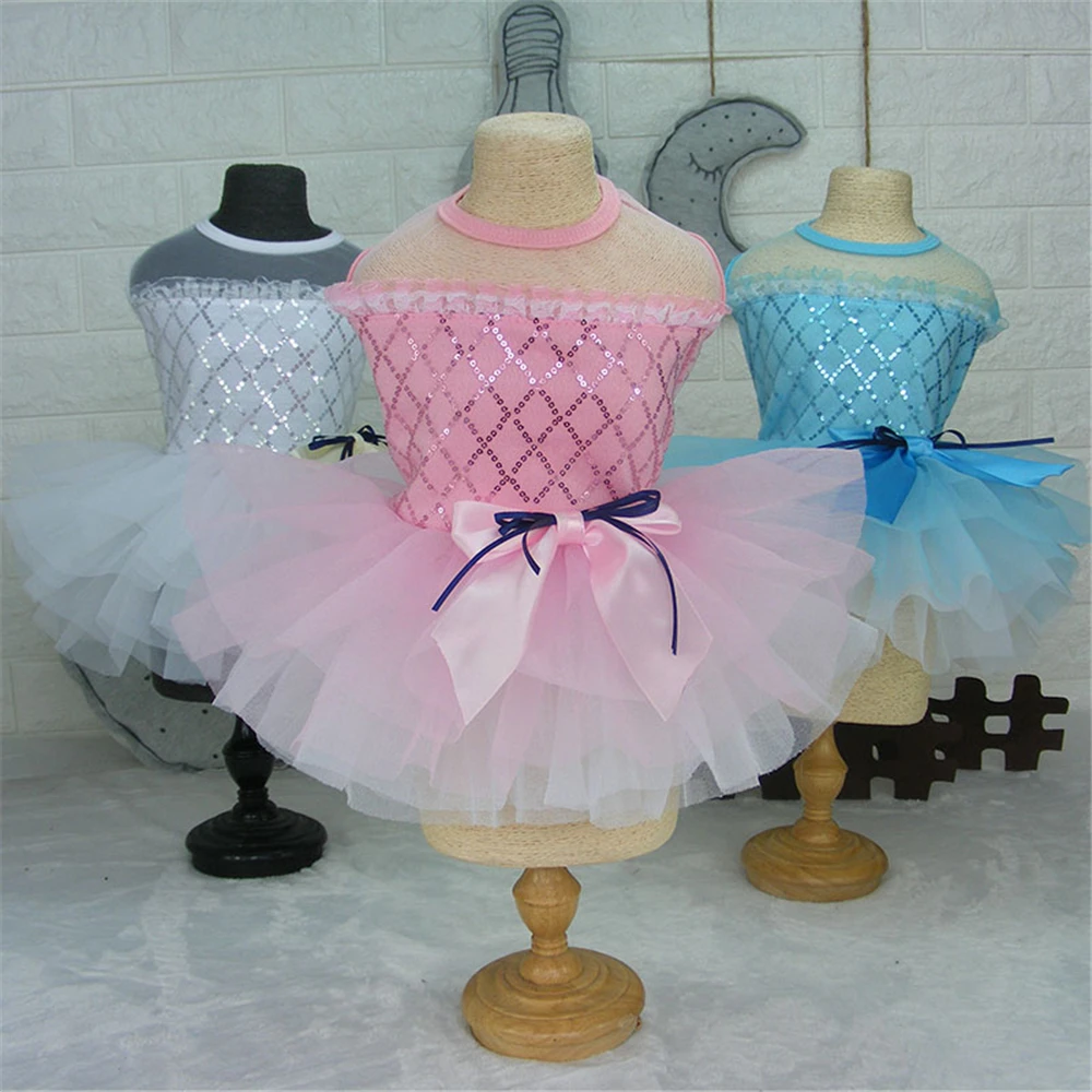 

Summer Dog Dresses Spring Pet Tutu Princess Clothes Puppy Cat Wedding Skirt Bowknot Paillette Pets Apparel Ropa de Cachorro