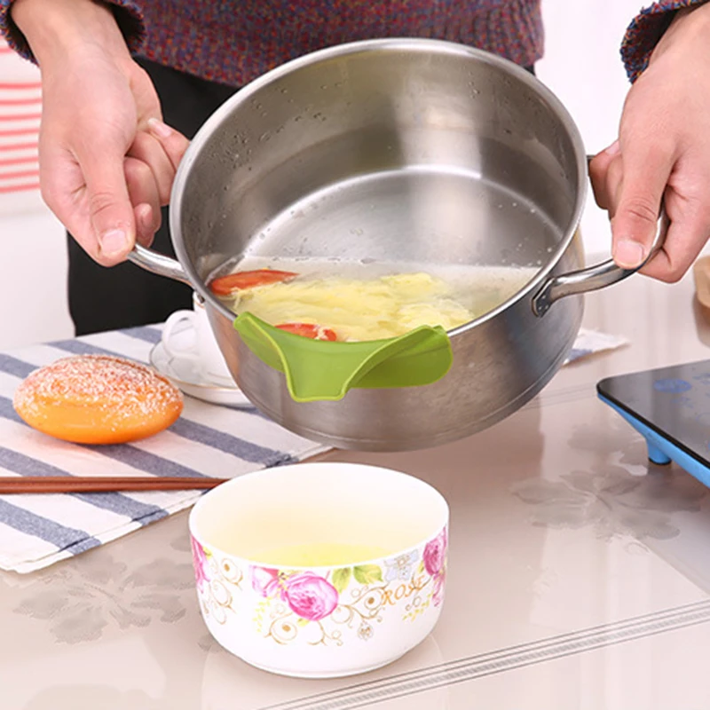 Creative Anti-spill Silicone Slip on Pour Soup Spout Funnel for Pots Pans Bowls Jars Bar Kitchen Gadget Deflector Tools