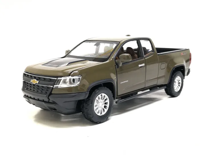 1:32 Сплав Chevrolet Colorado пикапа Игрушечная модель автомобиля с вытягиванием назад звуковой светильник Diecasts транспортные средства детские подарки коллекция игрушек