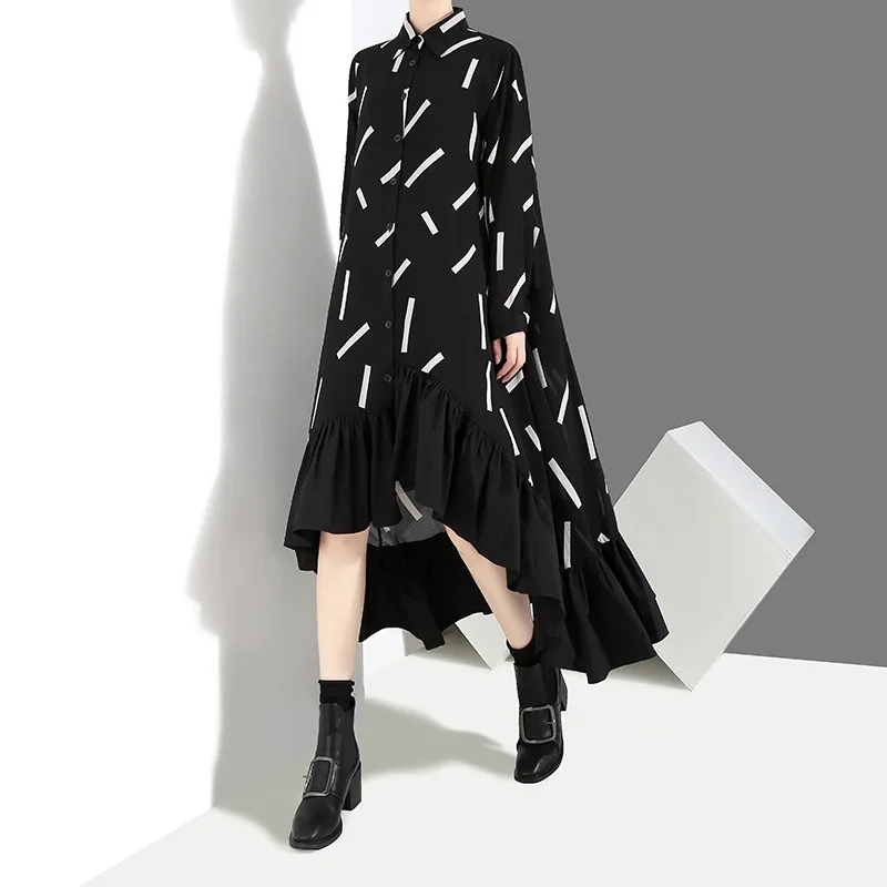 [EAM] Новое весенне-летнее свободное платье в черную полоску с отворотом и длинным рукавом с оборками по подолу Женская мода JI042