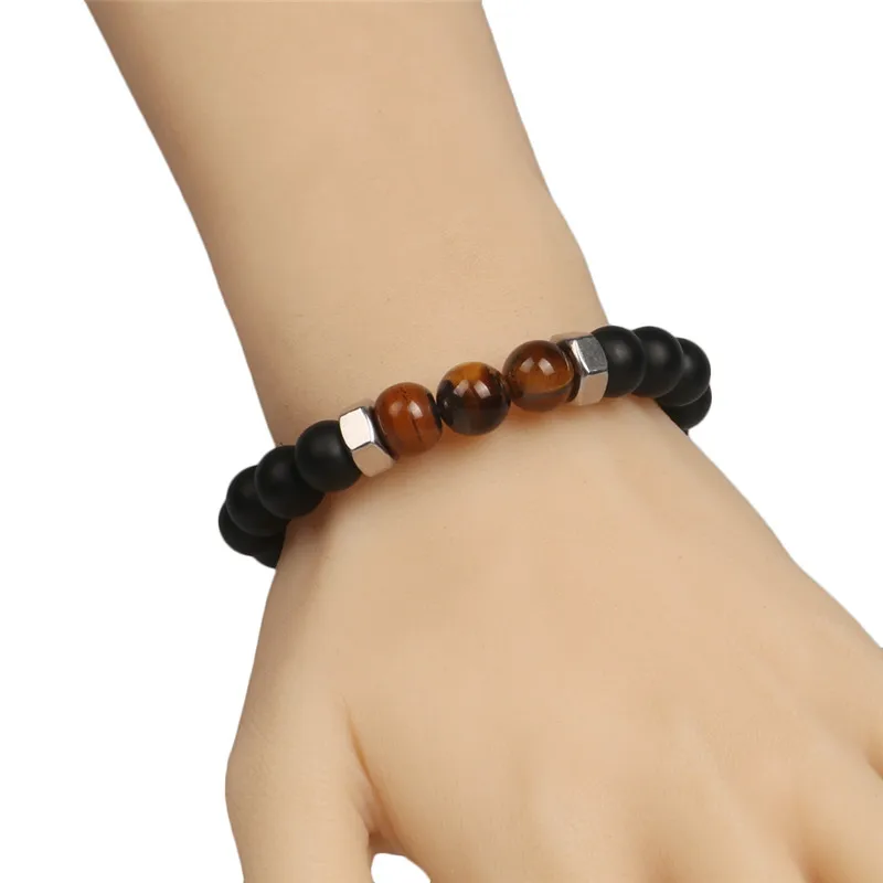 4 (8)