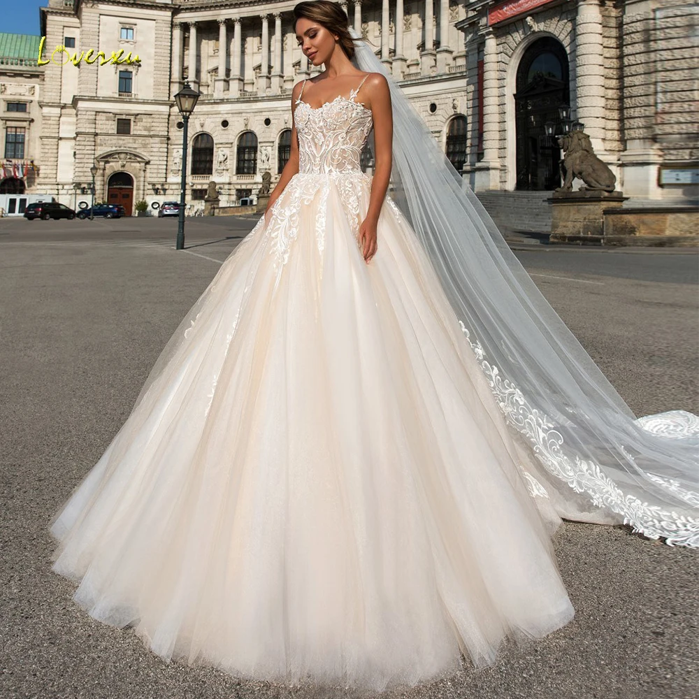 

Loverxu Demure Sweetheart Ball Gown Wedding Dress Applique Beading Spaghetti Strap Backless Bride Dress Chapel Train Bridal Gown