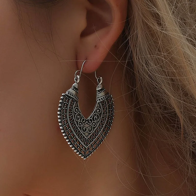 

Hot Ethnic Vintage Jewelry Carving Hollow Gypsy Style Heart Shape Earrings For Women Pendientes Mujer Brincos