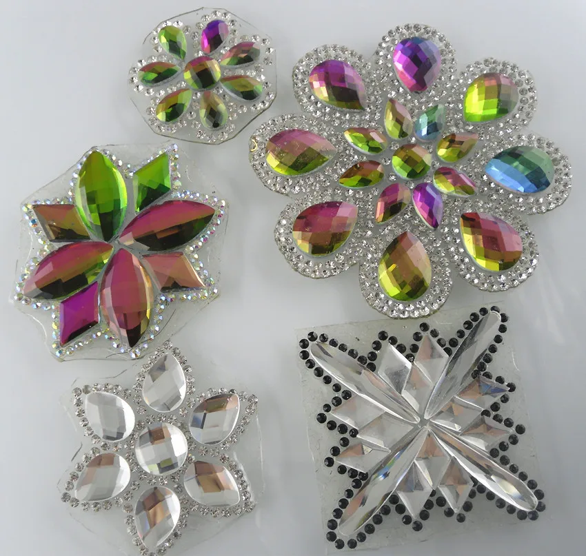 NBEADS Circa 2915pz Ferro su Stella d'oro, 6/8/10mm Ferro Hotfix in Alluminio su Borchie A Stella con Retro Piatto Colla con Retro Piatto su Borchie per Abbigliamento Accessorio Artigianale Fai-da-Te