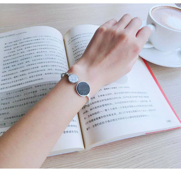 Трендовые простые классические асимметричные черно-белые мраморный искусственный камень браслеты с открытой регулировкой браслеты для женщин