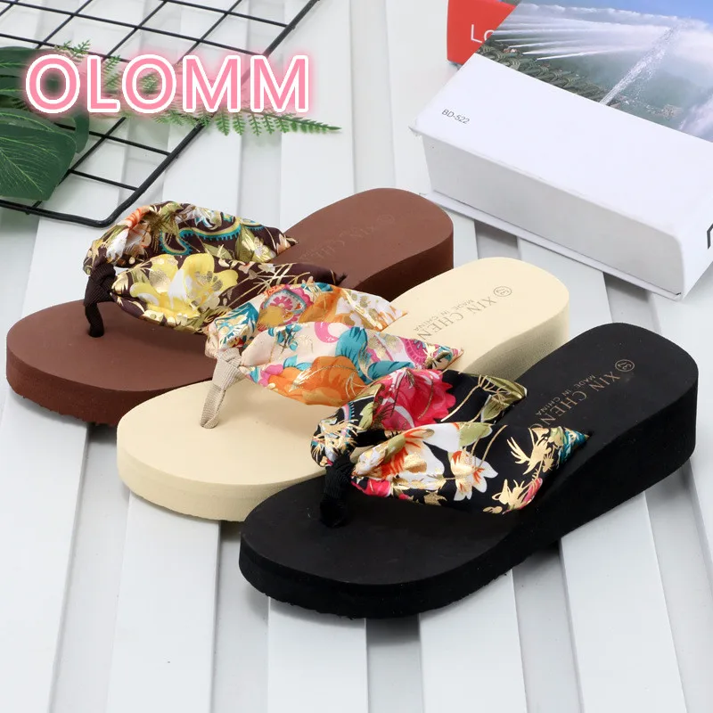 

The new flat slope and fashion flip-flops in the summer of 2019