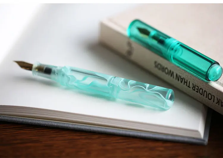 1 шт.. милые Креативные короткие перьевые ручки Портативный резиновый акриловый материал роскошные подарочные ручки для друга семьи и
