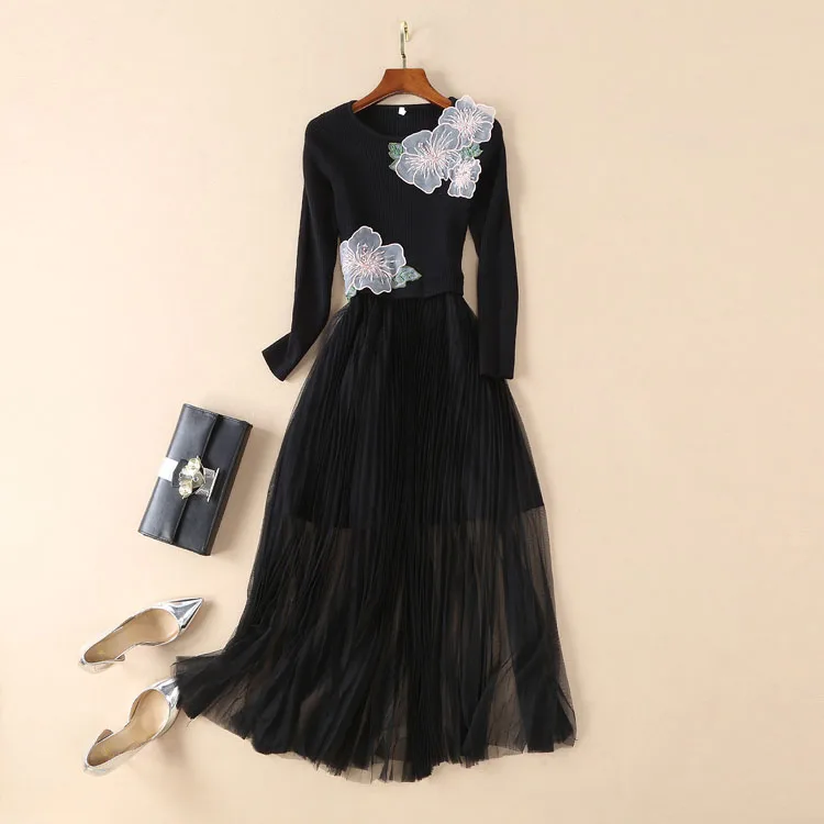 

Designer Runway Dress 2018 Women Autumn High Quality Beading Floral Knitted Mesh Pleated Long Dress Long Sleeve Maxi Wool Dress