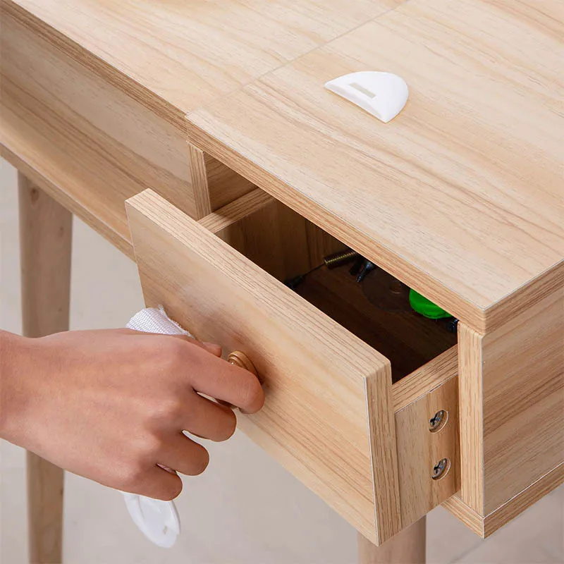 Baby safety lock buckle design bag lock drawer safety lock baby safety products anti-collision protection measures