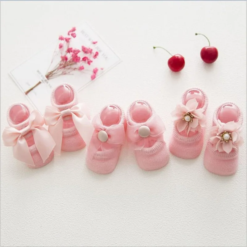 3 пары/партия, носки для новорожденных Детские хлопковые нескользящие носки-тапочки с кружевными цветами носки с бантом для маленьких девочек на весну-лето, подарок для девочек - Цвет: P