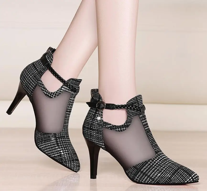 

2019 new wedding shoes women's winter wedding web celebrity high heel women with a thin female Korean version