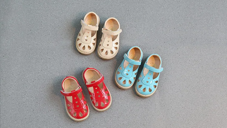 Новая летняя обувь детские, для малышей вырезами кожаные туфли принцессы для девочек Повседневное дышащая пляжная обувь Дети Туфли без